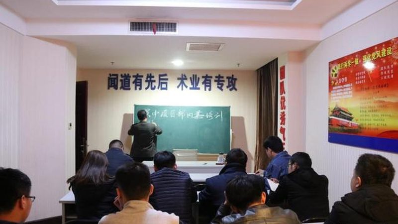 如何选择靠谱的心理咨询师线上培训机构？**