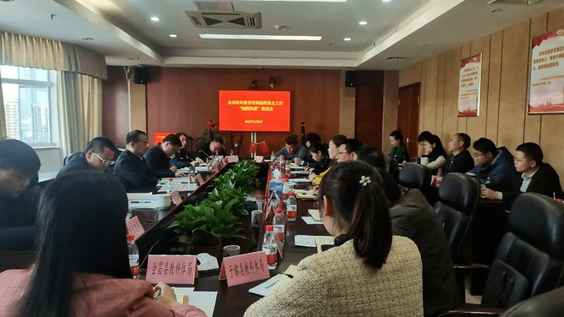 小标题：行业趋势与热门专业